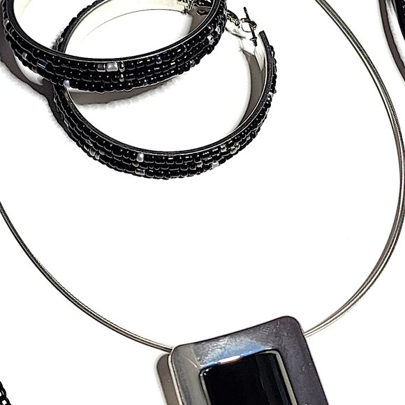 Black statement jewellery bundle - Picture 5 of 10